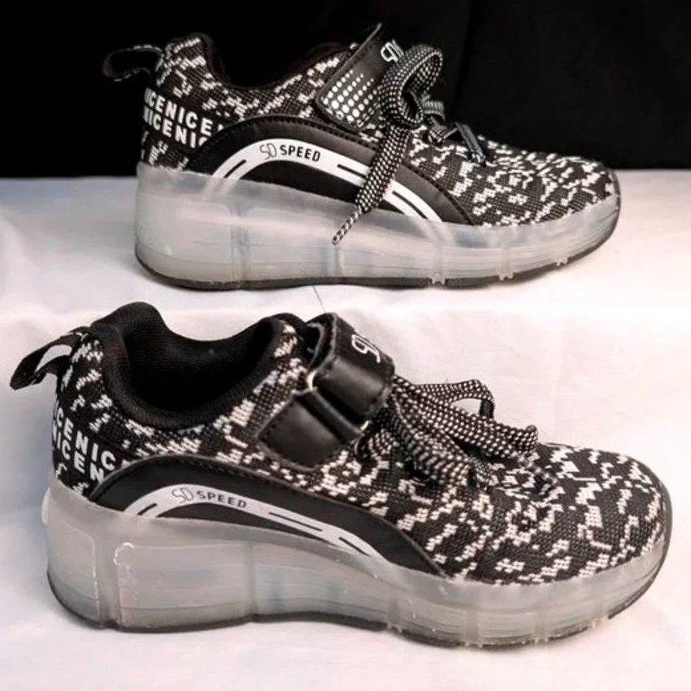 SD SPEED Roller Shoes Kids EU 33 Black White Retractable Wheel Skate Sneakers